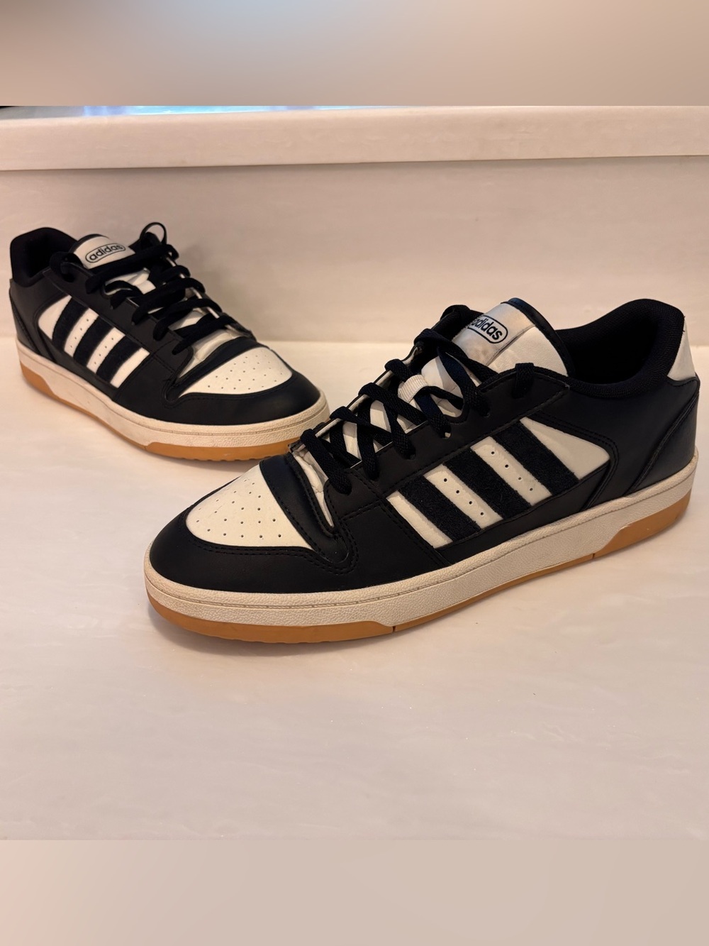 Adidas Casual Lifestyle Sneaker low top men’s size 11